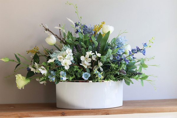 Evelive Manfredo, kompozycja z hiacyntami w naczyniu