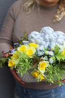 Luvina Spring, żółta dekoracja nagrobna z aniołami