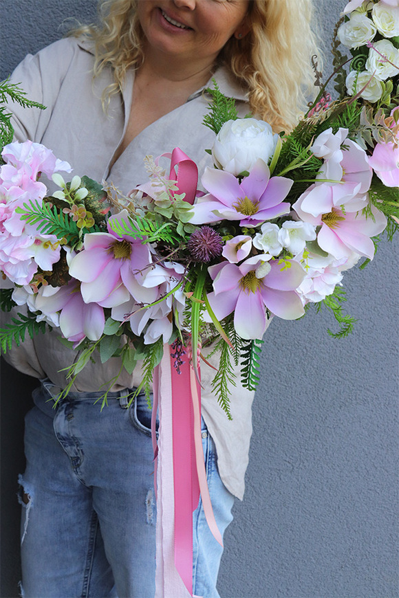 atrakcyjny wianek kwiatowy z magnolią, Barcelitta Big