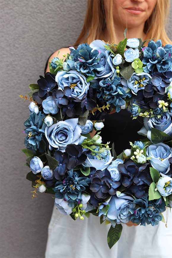  Caryca Blue Flowers, bogaty wianek na drzwi