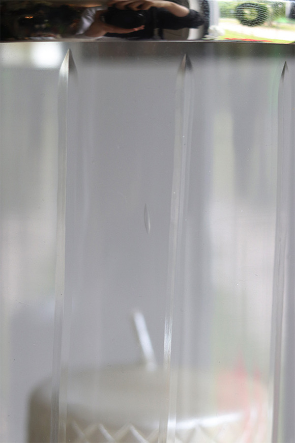 Glamouria, szklany świecznik na metalowej nodze