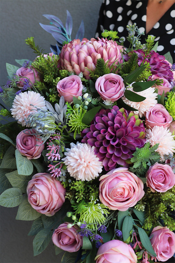 Kerrata New 2, pastelowa dekoracja nagrobna w ciężkiej misie