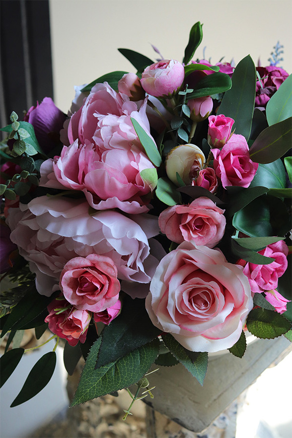 Pink Ladies, kompozycja kwiatowa w misie