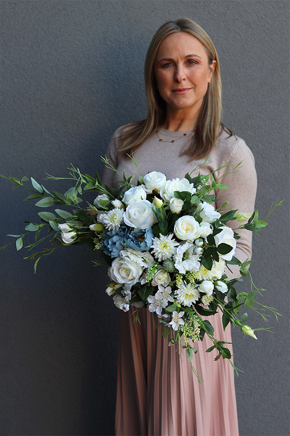 Blue Oceania, kompozycja kwiatowa w naczyniu