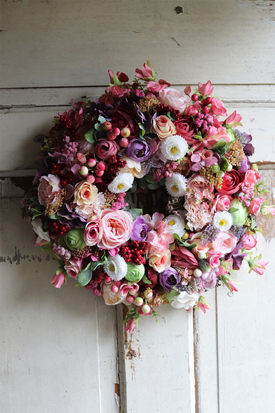 atrakcyjny kwiatowy wianek, Perrasa Pink, wym.37cm  