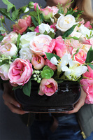 Gefrina, różowa kompozycja nagrobna w misie, wym.33x57cm