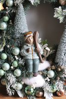 Krissy, świąteczny wianek na drzwi z narciarzem