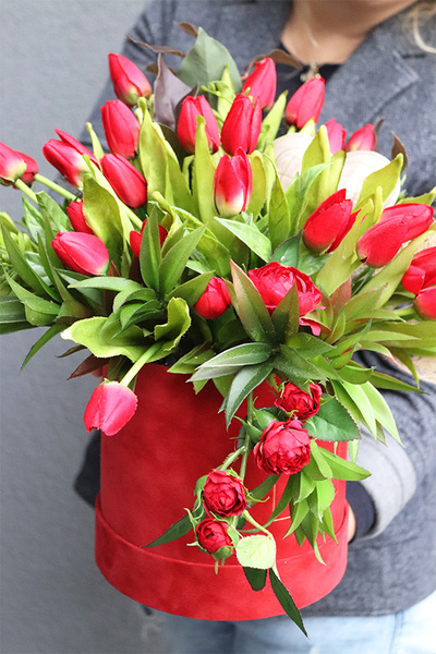 Red Spring, walentynkowy flowerbox z tulipanami