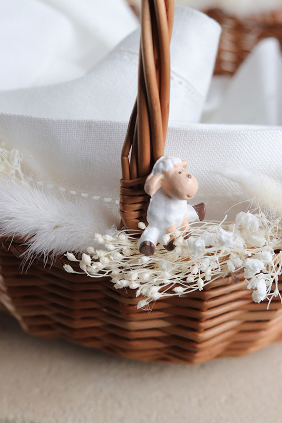 Pasterski, dekorowany koszyczek wielkanocny