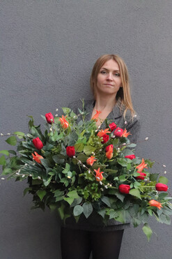 Czerwień Tulipanów 2, wiosenna wiązanka nagrobna, dł.75cm