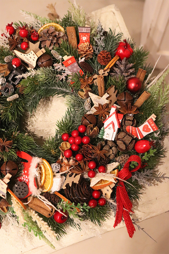 Świąteczna Klasyka, gęsty wianek bożonarodzeniowy, śr.33cm