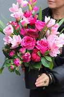 Mieczyki Róż, bukiet nagrobny we wkładzie