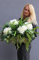 Jutra, kompozycja nagrobna z białymi hortensjami, wym.42x68cm 