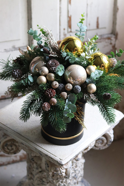 Christmas Coming, flowerbox świąteczny ze złotymi bombkami, wym.39x45cm 