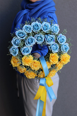 OD RĘKI wianek na drzwi z różami i wstążkami, Ukraina 6, śr.33cm 