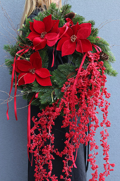 OD RĘKI Świąteczna Kaskada, zimowy wianek z poinsecją, śr.50cm 