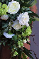 wieniec nagrobny, Jevina White