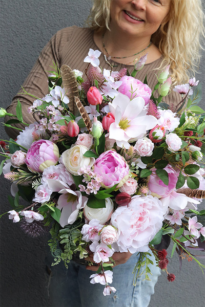 Pink Flowers, kosz z różowymi kwiatami