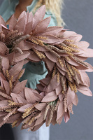 Wrzosowisko Capuccino, dekoracyjny wianek z liści i traw