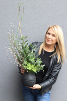 Black Modernita, kompozycja kwiatowa w naczyniu