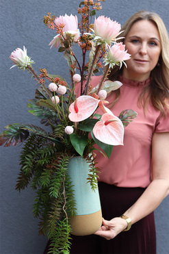 Leonida Blumelia, dekoracyjny bukiet w wazonie, wys.93cm