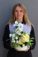 Yellow Flowers, kompozycja kwiatowa w naczyniu