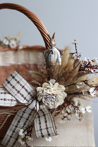 Zajęczy, dwustronnie dekorowany koszyczek wielkanocny