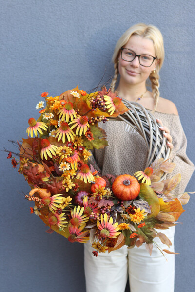 Autumn Garden, asymetryczny jesienny wianek