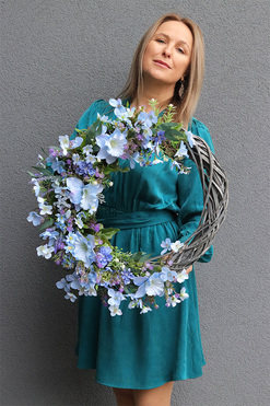 Niebieskie Pola, asymetryczny wianek dekoracyjny, rozp.55cm