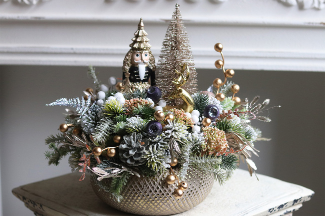 Christmas Eve, świąteczny stroik z dziadkiem w misie