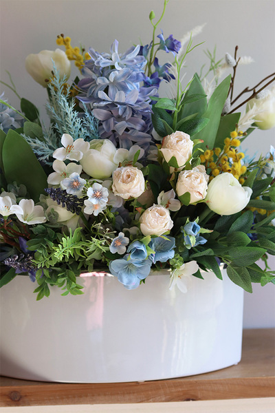 Evelive Manfredo, kompozycja z hiacyntami w naczyniu