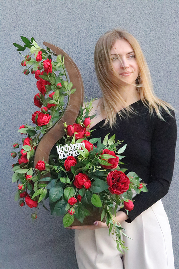  Czerwona Symfonia, nagrobna dekoracja kwiatowa