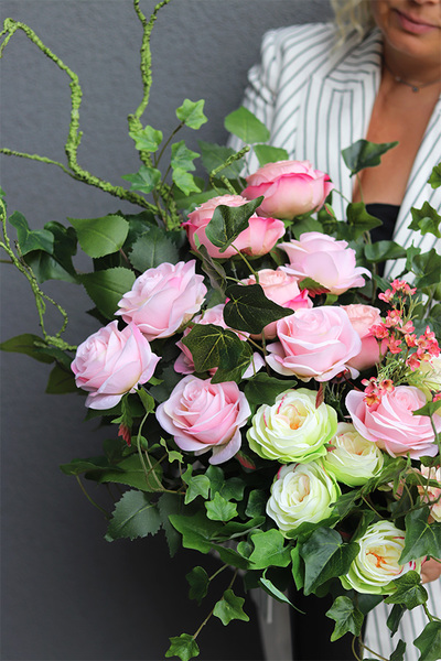 Pink Rose, bukiet nagrobny z róż we wkładzie	