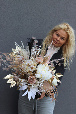 OD RĘKI Mortario Kalia Lux, nowoczesny bukiet nagrobny we wkładzie, wys.55cm  