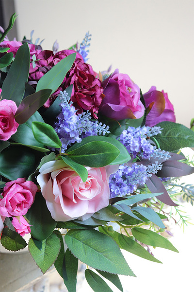 Pink Ladies, kompozycja kwiatowa w misie