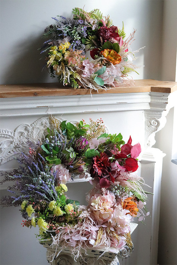 Kleopatra, efektowny wianek z kwiatami i sukulentami