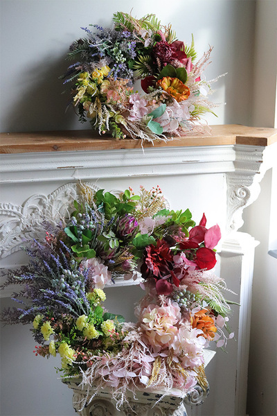 Kleopatra, efektowny wianek z kwiatami i sukulentami