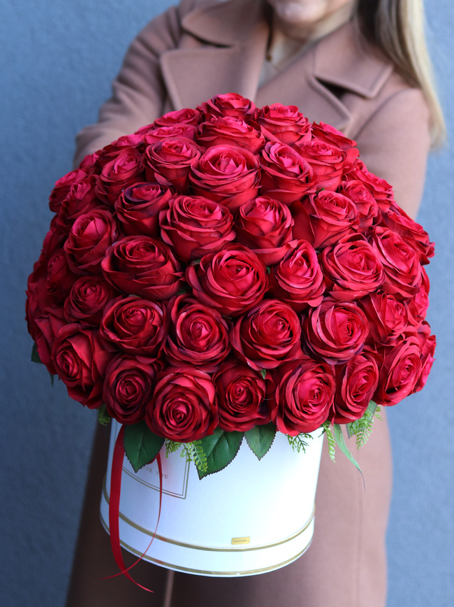 flowerbox na prezent Jubileo 80 Róż z paprocią