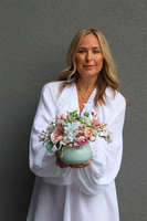 Turkusito, kompozycja kwiatowa w naczyniu