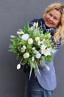 kompozycja wiosenna w złotym naczyniu, Refreta,wym.27x43cm