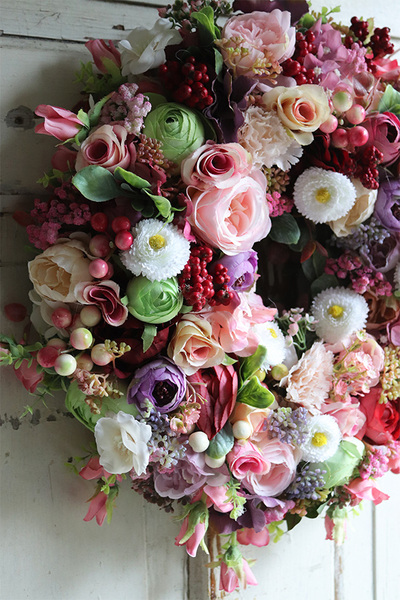 atrakcyjny kwiatowy wianek, Perrasa Pink, wym.37cm  