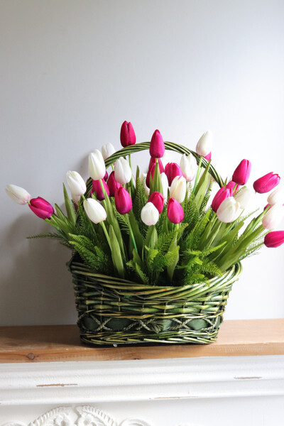 Spring Power, kompozycja z tulipanów w koszyku