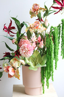 Norblina, kompozycja kwiatowa z gloriozą