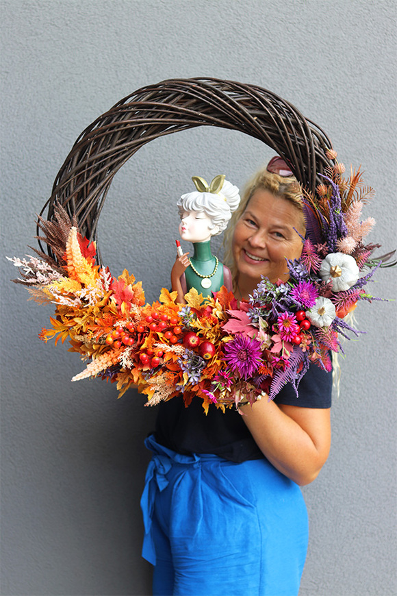 Perfect Lady, asymetryczny jesienny wianek z lalką