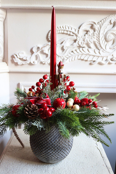 Czerwień na Wigilię, stroik świąteczny ze świecą