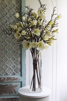 Magnolie Glass, bukiet kwiatów w wazonie