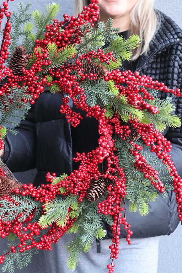 Delores Red, zimowy wianek owocowy