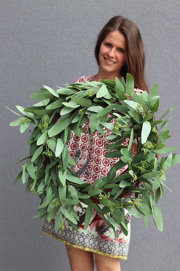 Eucalipti, zielony wianek na drzwi