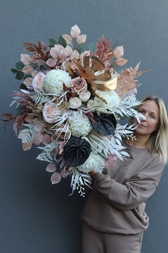 Mortariana, efektowna wiązanka nagrobna