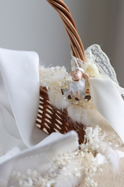 Pasterski, dekorowany koszyczek wielkanocny